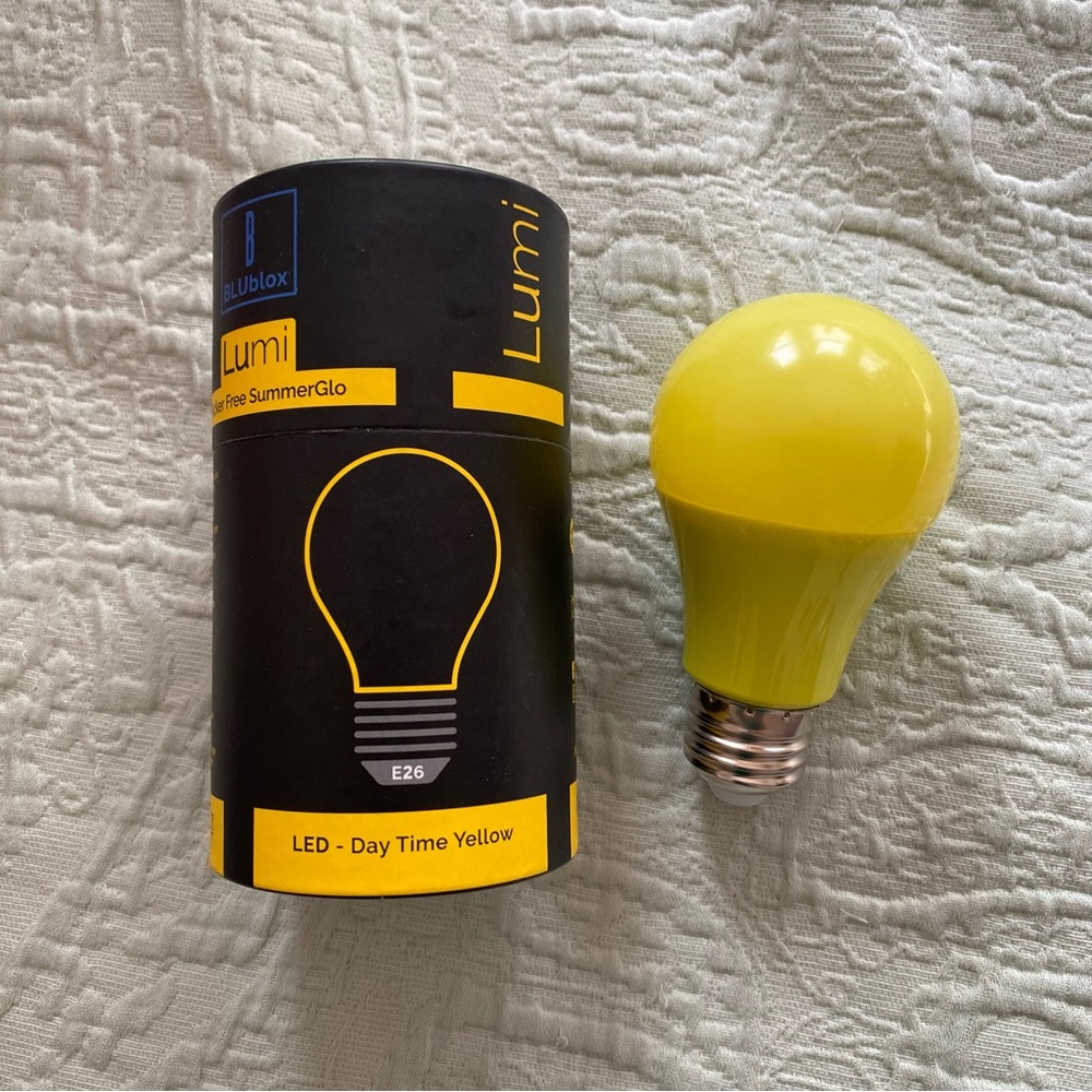 BluBlox Lumi LED Day Time Yellow Bulb Flicker Free SummerGlo BonCharge Lightbulb